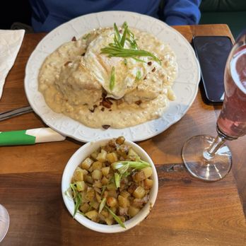 Darlene’s  - Biscuits and Gravy with house potatoes - Breakfast & Brunch Near Me - Orland Park, Illinois