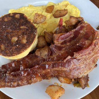 Beardslee Public House - Classic breakfast with English muffin and bacon - Breweries Near Me - Bothell, Washington