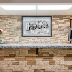 Super 8 by Wyndham Pella - Lobby