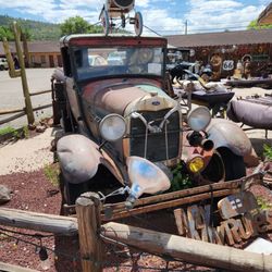 Cruise'n on Route 66 - Another very old car