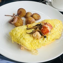 Rowes Wharf Bar - Boston Harbor Hotel - Lobster omelette-- Yumz
