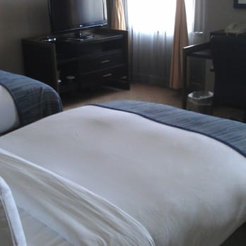 Hilton Milwaukee - Double beds - Hotels Near Me - Milwaukee, Wisconsin