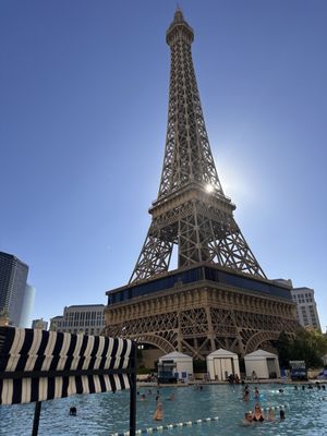 Pool a Paris by null