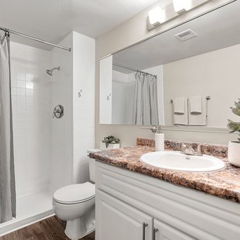 Level 550 - bathroom - Apartments Near Me - Mesa, Arizona Level 550 - bathroom - Apartments Near Me - Mesa, Arizona