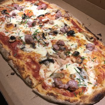 Forno Gusto - Pizza with sausage and mushroom - Pizza Near Me - Toulouse, 31