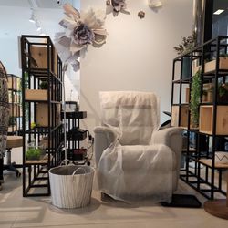 N15 Lash & Beauty Salon - Chairs are comfortable and they would even offer a blanket, which makes the experience more relaxing.