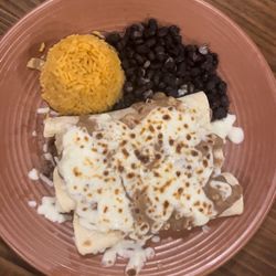 Toro Rojo Parrilla Mexicana - Enchiladas with beans