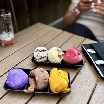 BAR BISTRO by null