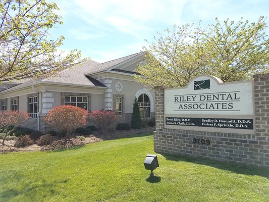 Raynard Riley Dentist RILEY DENTAL ASSOCIATES - Updated June 2025 - 14 Photos - 3709 Old ...