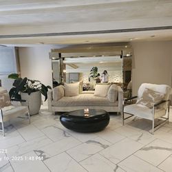 Huntley - More sitting area