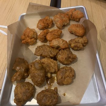 Buffalo Wild Wings - This is our dry over cooked with no sauce on more Then half the wings and a LARGE COMES WITH 24+  wings not 17 - American Near Me - North Smithfield, Rhode Island