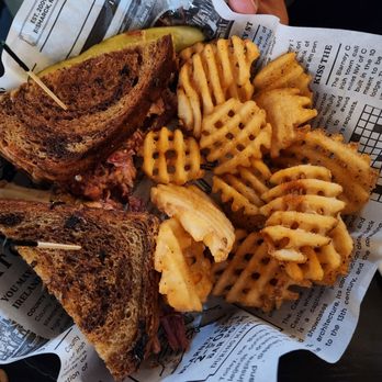Blarney Stone pub - Hotel Donaldson - Reuben and waffle fries - Fish & Chips Near Me - Fargo, North Dakota Blarney Stone pub - Hotel Donaldson - Reuben and waffle fries - Fish & Chips Near Me - Fargo, North Dakota
