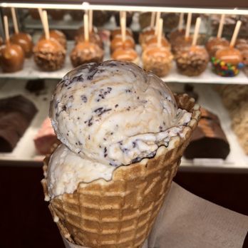 Kilwins Ice Cream - Chocolate - Fudge - Asheville Mud and apple pie - Ice Cream & Frozen Yogurt Near Me - Asheville, North Carolina Kilwins Ice Cream - Chocolate - Fudge - Asheville Mud and apple pie - Ice Cream & Frozen Yogurt Near Me - Asheville, North Carolina