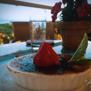 Geoffrey's Malibu - Creme brûlée with a layer of chocolate - Seafood Near Me - Malibu, California Geoffrey's Malibu - Creme brûlée with a layer of chocolate - Seafood Near Me - Malibu, California