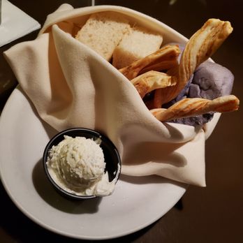 Bistro Casanova - Bread basket - Mediterranean Near Me - Kahului, Hawaii