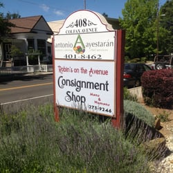 Robin's on the Avenue - Look for this sign @ 408 Colfax Avenue, Grass Valley, CA, 95945