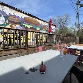 The Grind Mac and Cheese Burger Bar - Patio outdoor seating - Burgers Near Me - Martin, Tennessee