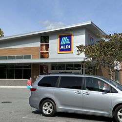 ALDI - Outside