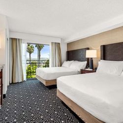 Embassy Suites by Hilton Los Angeles International Airport South - Guest room