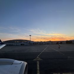 Aéroport Pau-Pyrénées - Airport