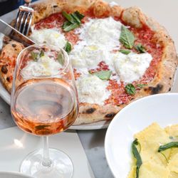 user provided La Pizza & La Pasta photo