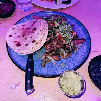 El Barrio Cantina - Ribeye Fajitas - Mexican Near Me - Long Beach, California El Barrio Cantina - Ribeye Fajitas - Mexican Near Me - Long Beach, California