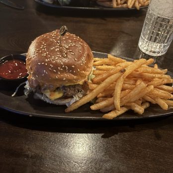 Worthington Tavern - OKC Smash Burger - Cocktail Bars Near Me - Worthington, Ohio Worthington Tavern - OKC Smash Burger - Cocktail Bars Near Me - Worthington, Ohio