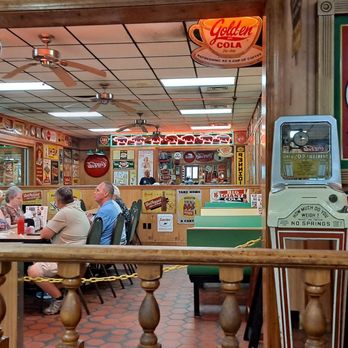 Garys Barbecue - Cool interior - Barbeque Near Me - China Grove, North Carolina Garys Barbecue - Cool interior - Barbeque Near Me - China Grove, North Carolina