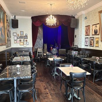 Praga Cafe - Inside seating, live music room - Breakfast & Brunch Near Me - Tijuana, BCN Praga Cafe - Inside seating, live music room - Breakfast & Brunch Near Me - Tijuana, BCN