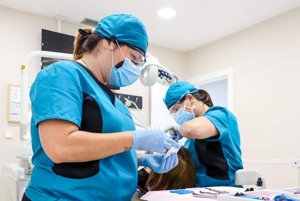 POLICLINICAS NACAR DENTAL LAS FUENTES 31 Photos Calle Leopoldo