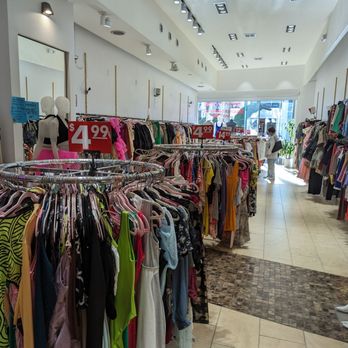 Designer Sample Sale - Lots of $5 items - Women's Clothing Near Me - Santa Monica, California Designer Sample Sale - Lots of $5 items - Women's Clothing Near Me - Santa Monica, California