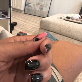 Onyx Nail Bar - another example of the index and thumb - Nail Salons Near Me - Richmond, Texas Onyx Nail Bar - another example of the index and thumb - Nail Salons Near Me - Richmond, Texas