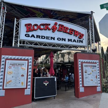 Rock & Brews - El Segundo - Enticing entrance visually and musically - American Near Me - El Segundo, California