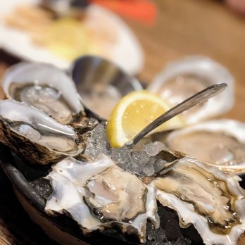 Taylor Shellfish Oyster Bar - 3 different kind of oysters - Seafood Near Me - Seattle, Washington Taylor Shellfish Oyster Bar - 3 different kind of oysters - Seafood Near Me - Seattle, Washington