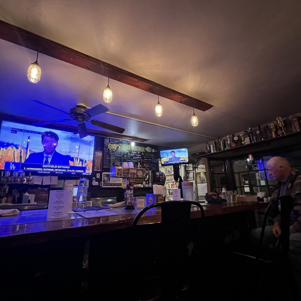 Thee Elbow Room - Super intimate space - Gastropubs Near Me - Montrose, California