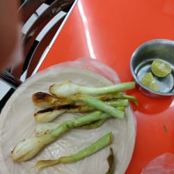 Taqueria El Romance - Cebollitas cocidas a la perfección!!