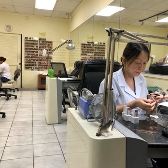 Makiki Nails - Nail Salons Near Me - Honolulu, Hawaii
