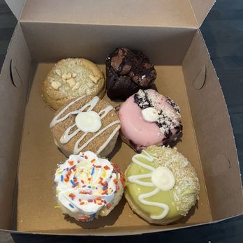 HaleLife Bakery - Cookies, doughnuts, cupcakes (birthday cake was fantastic) - Vegan Near Me - Tampa, Florida HaleLife Bakery - Cookies, doughnuts, cupcakes (birthday cake was fantastic) - Vegan Near Me - Tampa, Florida