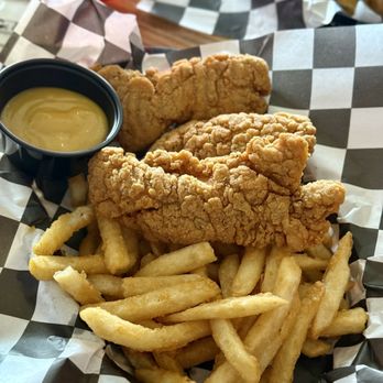 Welco Brewing Project - Chicken Tenders and Fries - Brewpubs Near Me - Smithville, Missouri