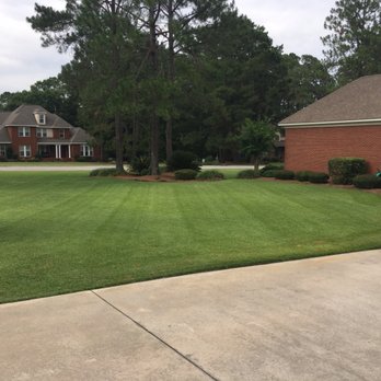 Diamond Cutz Lawn Care - Perfectly mowed lawn striped to a customer satisfaction - Lawn Services Near Me Diamond Cutz Lawn Care - Perfectly mowed lawn striped to a customer satisfaction - Lawn Services Near Me