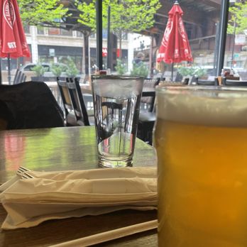 Elephant & Castle - View - Pubs Near Me - Chicago, Illinois