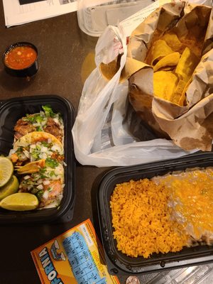 Uno Más Street Tacos + Spirits by null