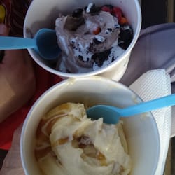 Gluten free vanilla and regular oreo....yummm!!!!