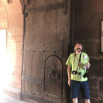 Heidelberg Castle - Check out the “peon” door incorporated the the big door. If you weren’t “worthy” you had to squeeze thru it! - Castles Near Me - Heidelberg, BW Heidelberg Castle - Check out the “peon” door incorporated the the big door. If you weren’t “worthy” you had to squeeze thru it! - Castles Near Me - Heidelberg, BW