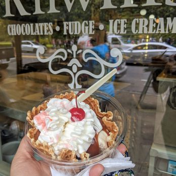 Kilwins Ice Cream - Chocolate - Fudge - Hot fudge sundae - Desserts Near Me - Hot Springs, Arkansas Kilwins Ice Cream - Chocolate - Fudge - Hot fudge sundae - Desserts Near Me - Hot Springs, Arkansas