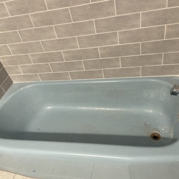 AAA Bathtub Refinishers - Before re-glazing. - Refinishing Services Near Me AAA Bathtub Refinishers - Before re-glazing. - Refinishing Services Near Me
