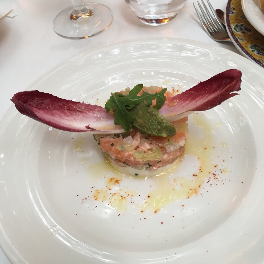 Le Sud - Salmon tartar on goat cheese topped with avocado ohhhh yes - French Near Me - Paris, 75 Le Sud - Salmon tartar on goat cheese topped with avocado ohhhh yes - French Near Me - Paris, 75