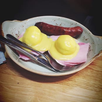 London's Pride by Fullers - Large Eggs Benedict Meal - Pubs Near Me - London, XGL London's Pride by Fullers - Large Eggs Benedict Meal - Pubs Near Me - London, XGL