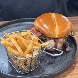 Code 4 Tap house - Double cheeseburger with bacon