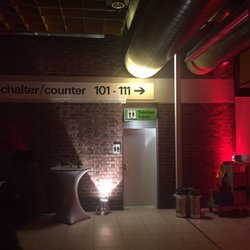 Terminal Tango - Schick beleuchtete Örtchen